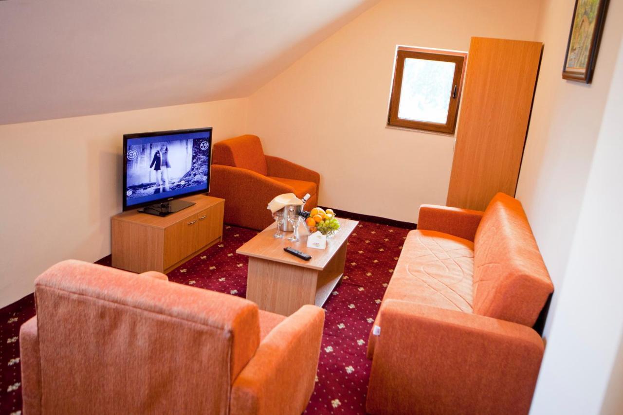 Hotel Coop Rozhen Pamporovo Exteriör bild